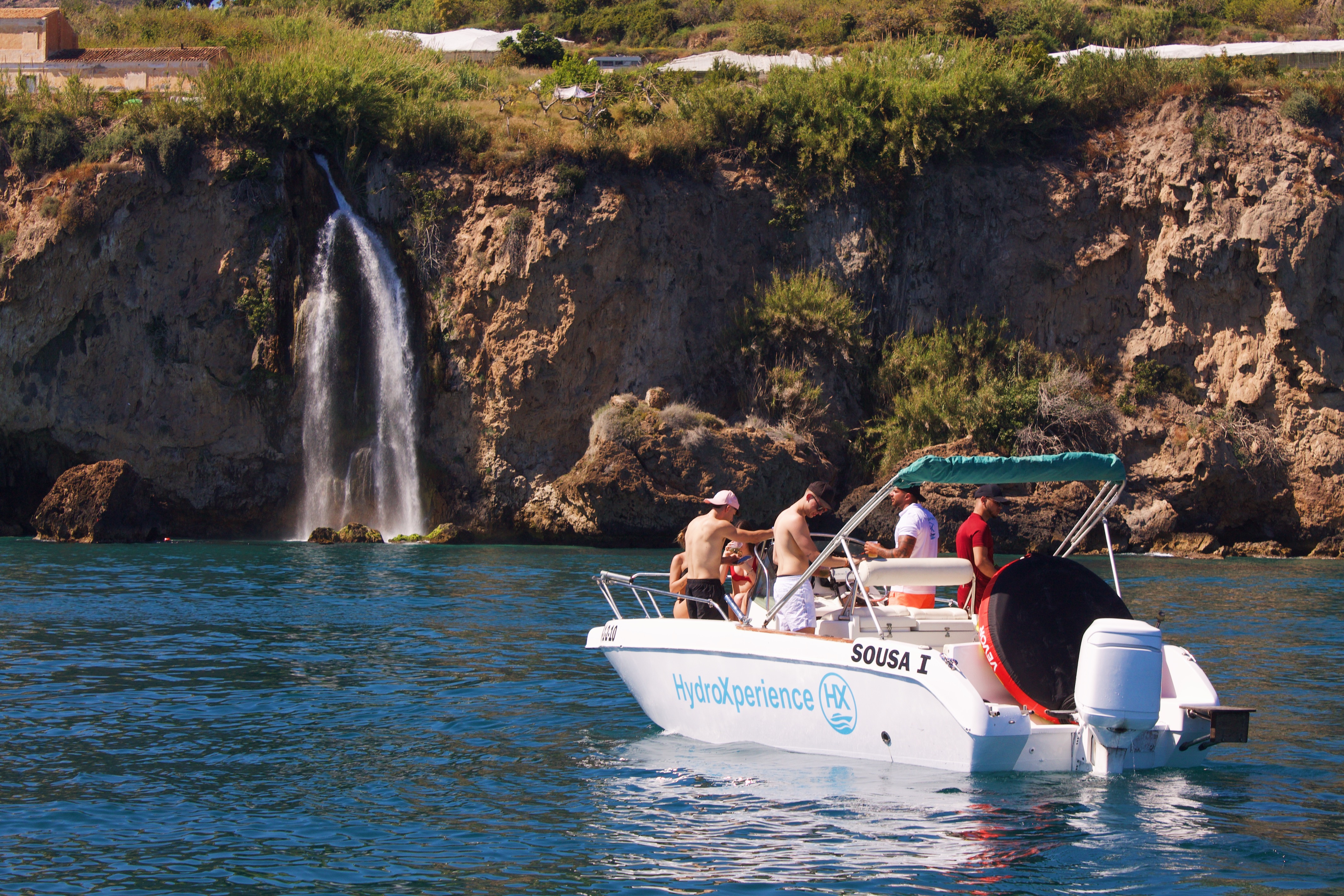 Paseo en barco cascada Maro Nerja