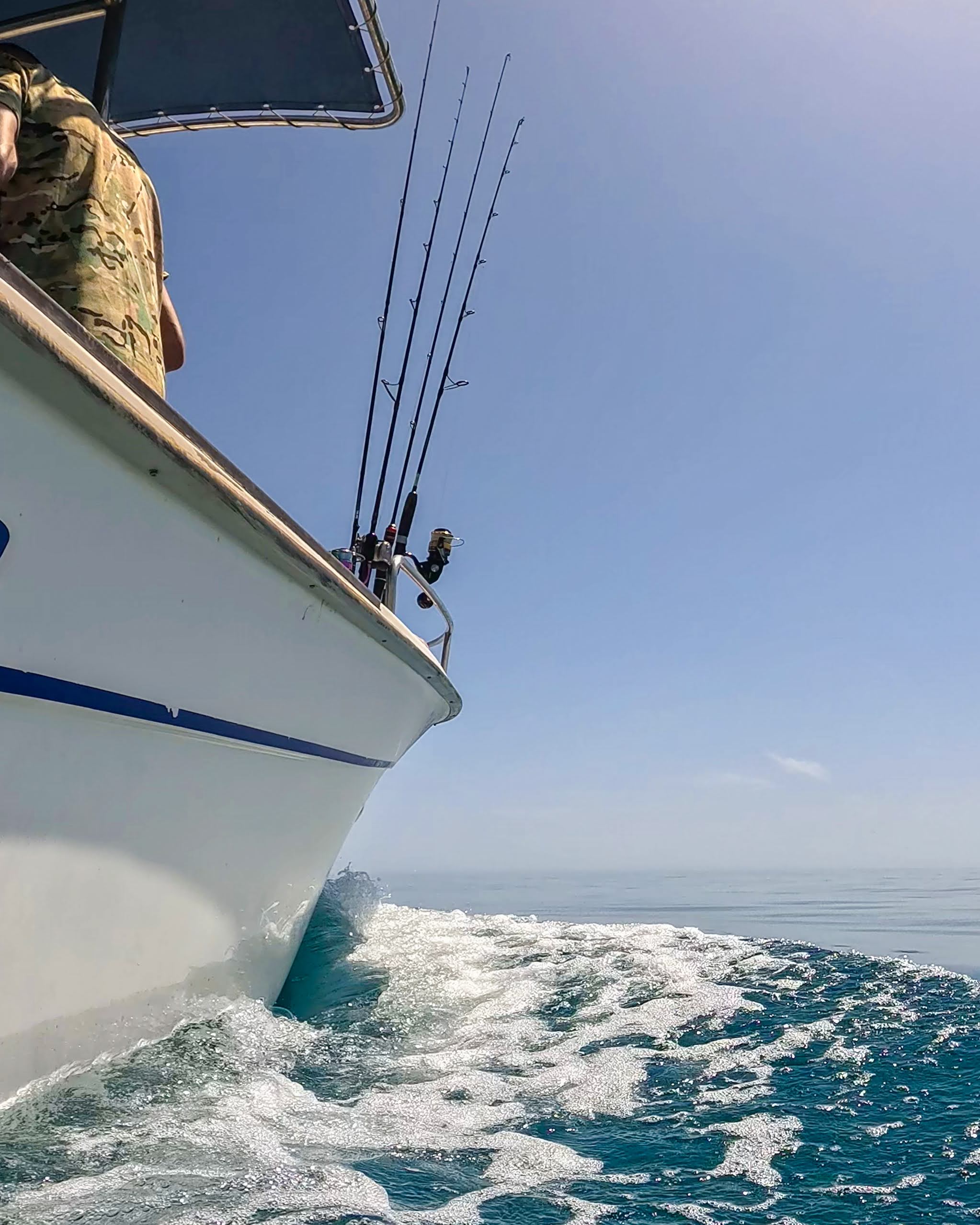 Barco de pesca en alta mar Nerja